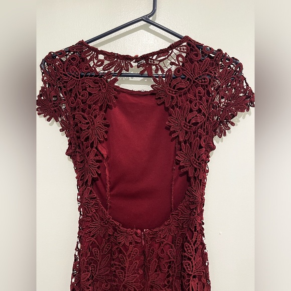 Women’s Dress - Picture 4 of 8